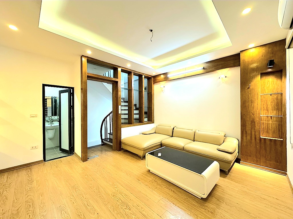 Bán nhà 5 tầng phố Hạ Yên Quyết-Trung Kính, Cầu Giấy, 30m ra phố, An sinh tốt, Full nội thất, Nhà đẹp ở ngay