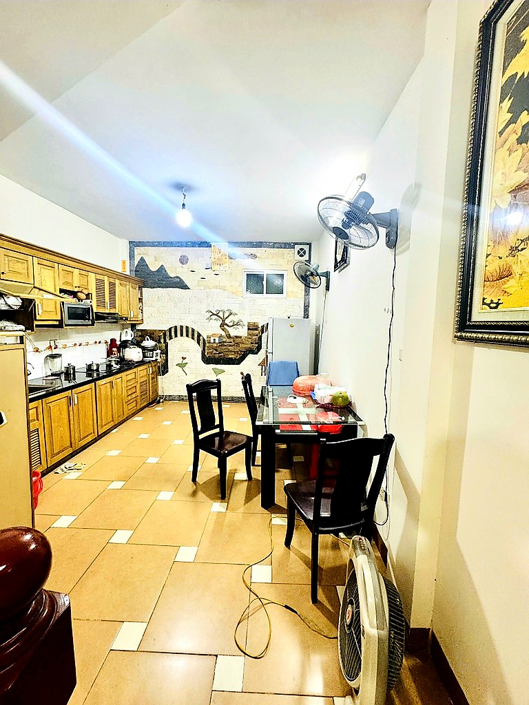 Bán nhà 40m2x5 tầng trung tâm quận Ba Đình, chỉ nhỉnh 8 tỷ, Gần phố, 2 thoáng, An sinh tốt, Tặng nội thất