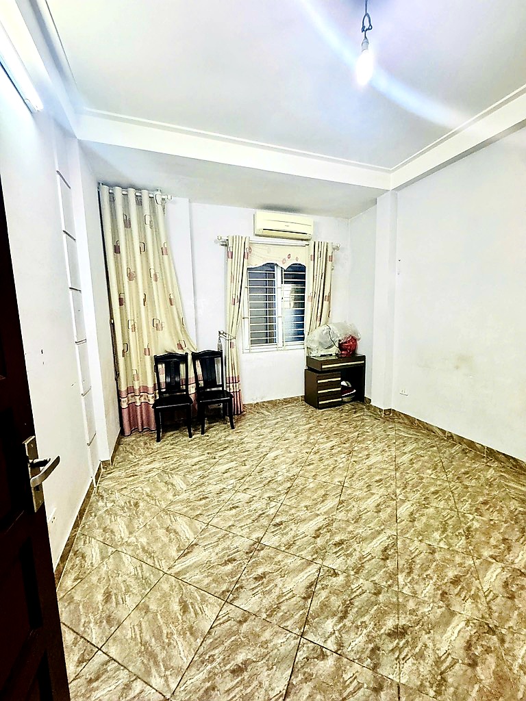 Bán nhà 40m2x5 tầng trung tâm quận Ba Đình, chỉ nhỉnh 8 tỷ, Gần phố, 2 thoáng, An sinh tốt, Tặng nội thất