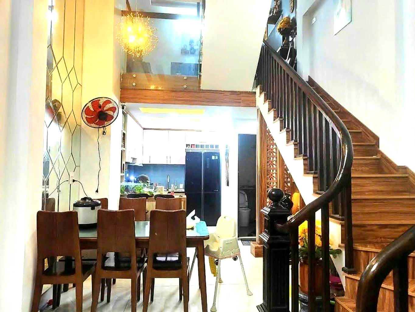 Bán nhà 35m2 quận Bắc Từ Liêm chỉ nhỉnh 6 tỷ, Lô góc, VF3 đỗ cửa, Full nội thất, Nhà đẹp ở ngay