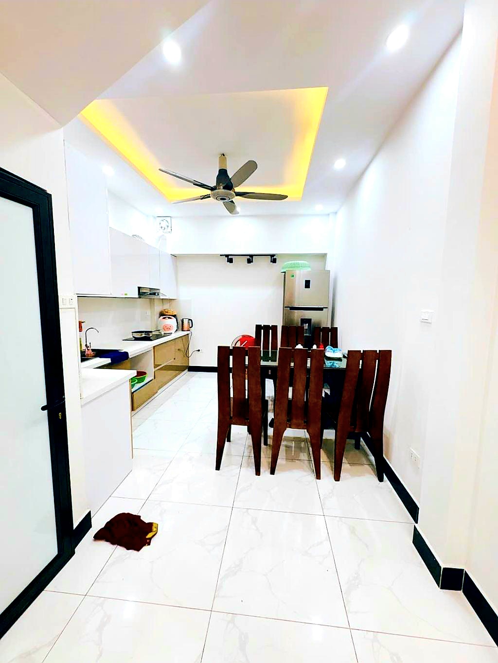 Bán nhà 45m2 phố Đào Tấn, Ba Đình, Gần phố, Ngõ thông, Full nội thất, Nhà đẹp ở luôn