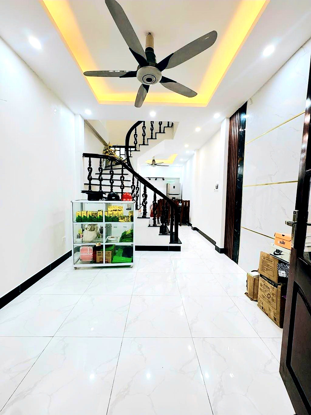 Bán nhà 45m2 phố Đào Tấn, Ba Đình, Gần phố, Ngõ thông, Full nội thất, Nhà đẹp ở luôn