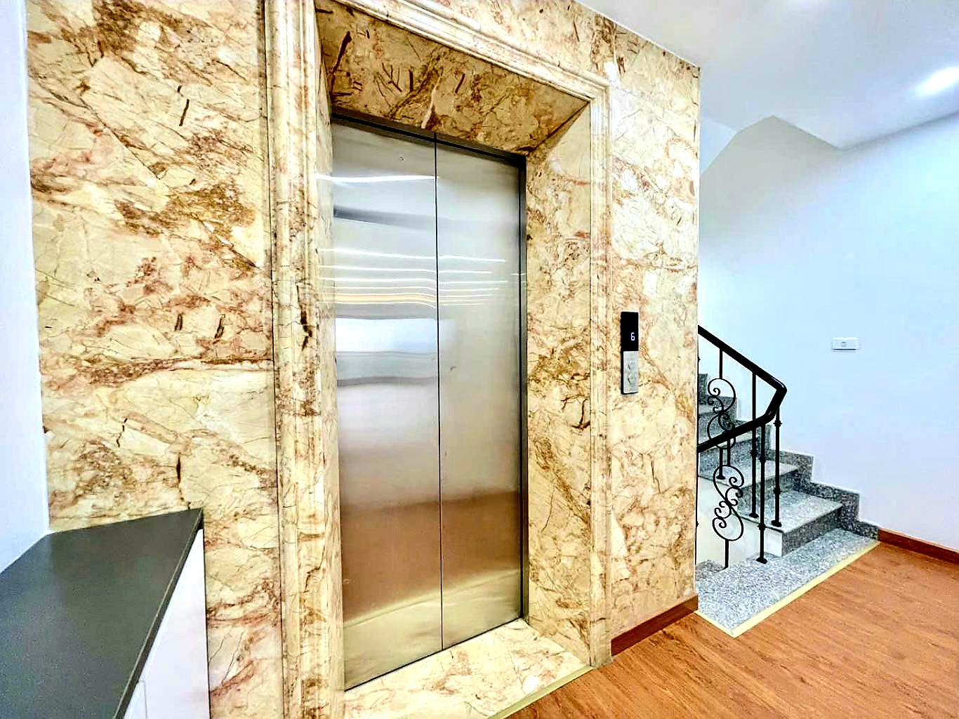 Bán nhà 68m2x6 tầng thang máy, phân lô, oto vào nhà quận Bắc Từ Liêm