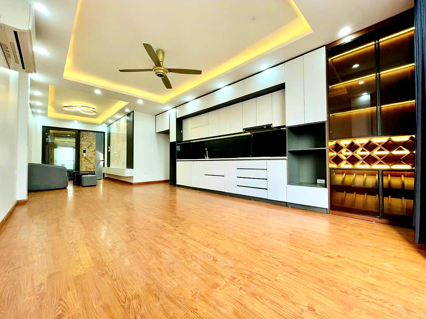 Bán nhà 68m2x6 tầng thang máy, phân lô, oto vào nhà quận Bắc Từ Liêm