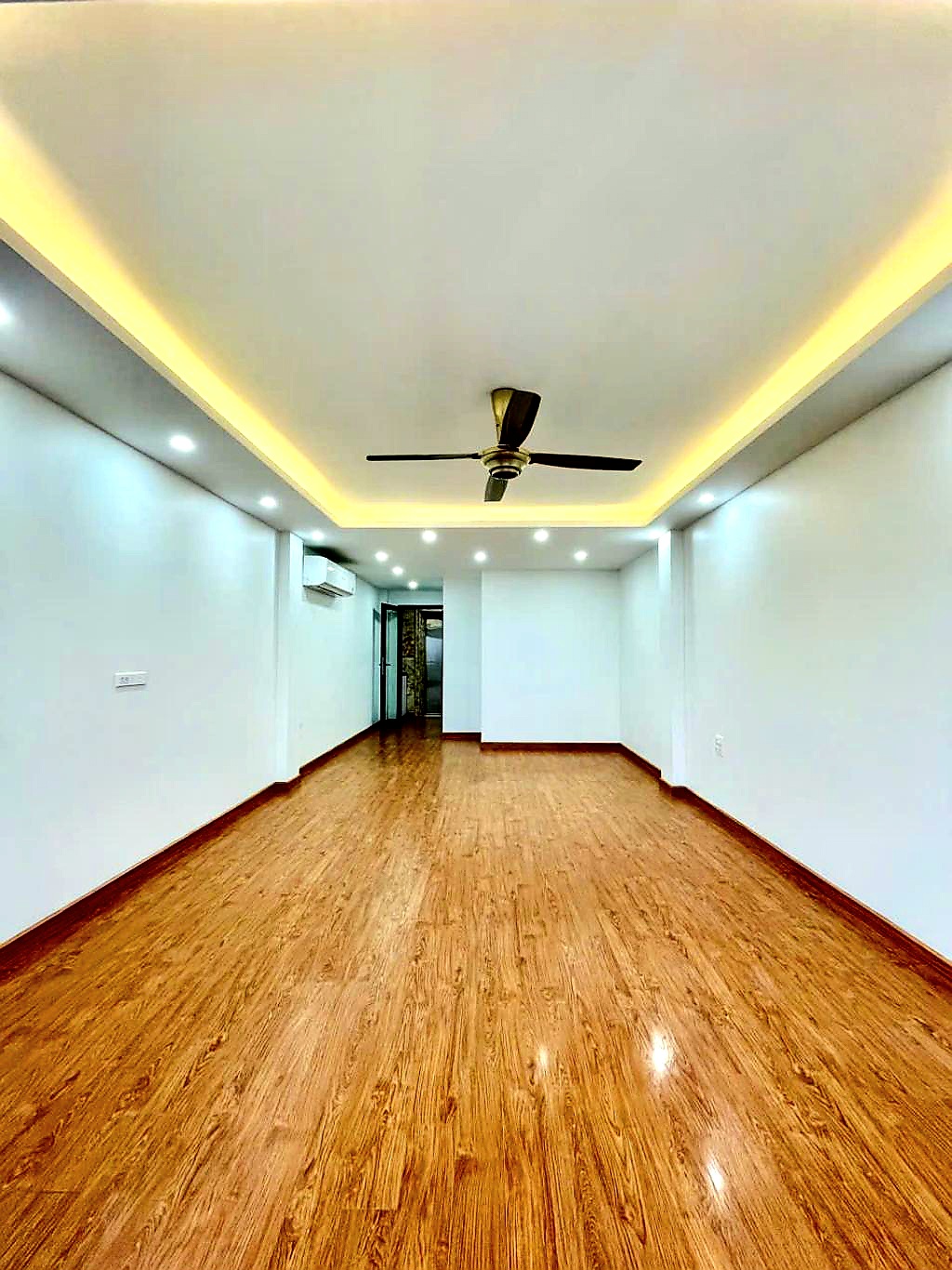 Bán nhà 68m2x6 tầng thang máy, phân lô, oto vào nhà quận Bắc Từ Liêm