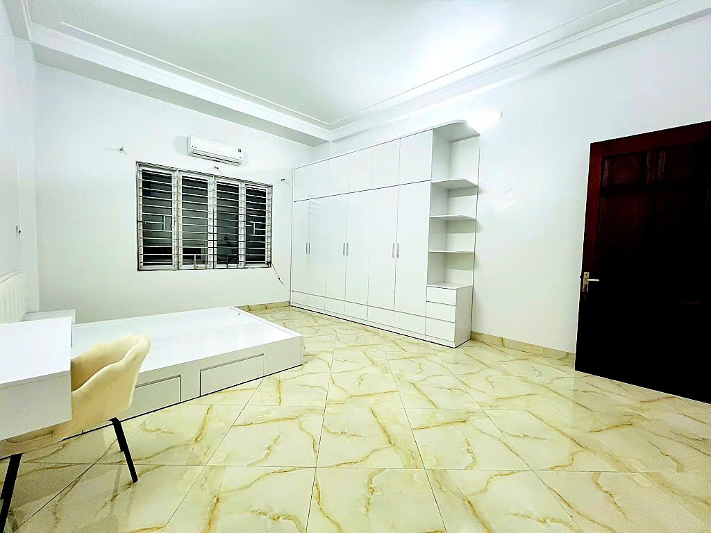 Bán nhà Phạm Văn Đồng, Ngõ rộng thênh thang, Santafe đỗ cửa, 3 bước ra phố, Dân trí cao, 40m2, Chỉ nhỉnh 7 tỷ
