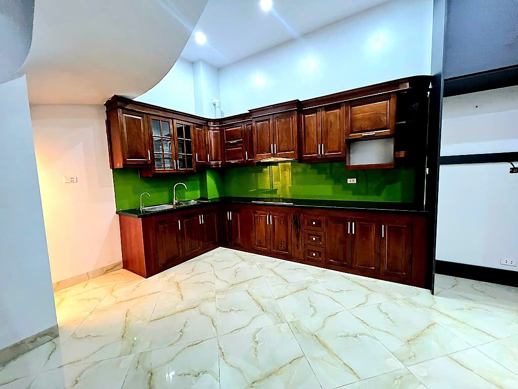 Bán nhà Phạm Văn Đồng, Ngõ rộng thênh thang, Santafe đỗ cửa, 3 bước ra phố, Dân trí cao, 40m2, Chỉ nhỉnh 7 tỷ