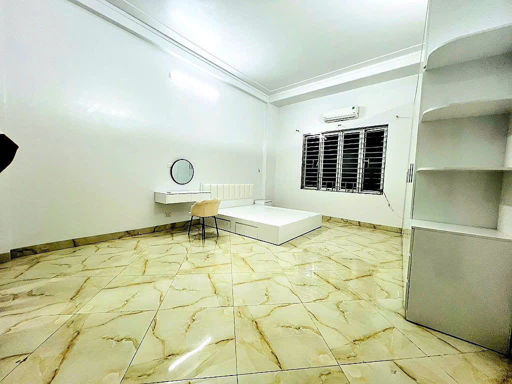 Bán nhà Phạm Văn Đồng, Ngõ rộng thênh thang, Santafe đỗ cửa, 3 bước ra phố, Dân trí cao, 40m2, Chỉ nhỉnh 7 tỷ