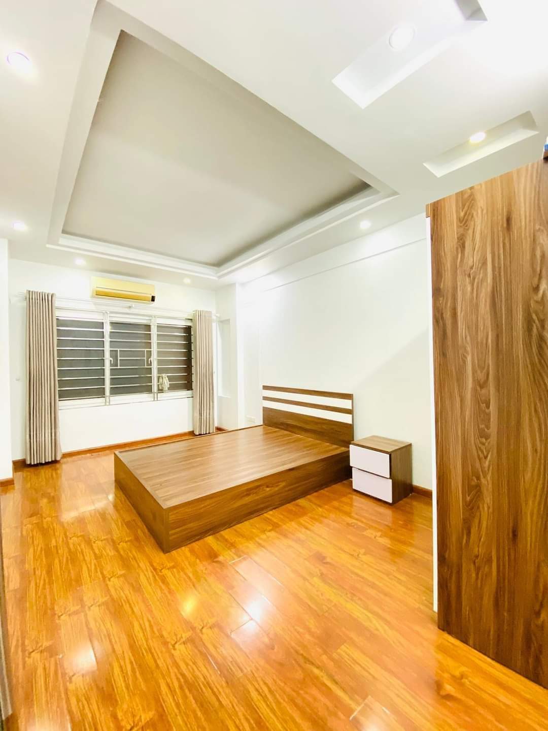Bán nhà đường Cầu Giấy, Gần oto, Ngõ thông, 2 thoáng, 40m2, Chỉ nhỉnh 8 tỷ