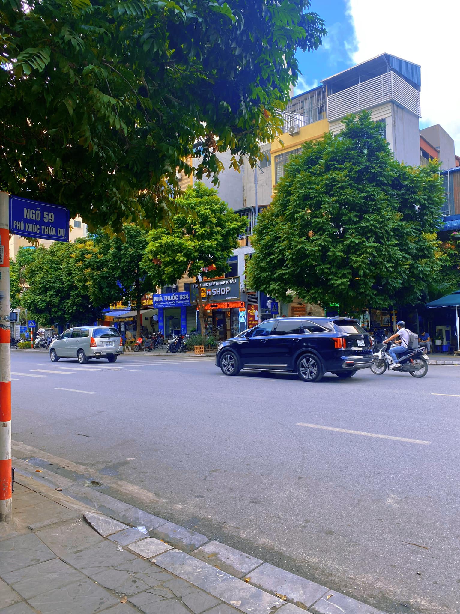 Bán nhà Khúc Thừa Dụ, Cầu Giấy, Ngõ thông, Gần phố, 2 thoáng, 45m2, Nhỉnh 9 tỷ