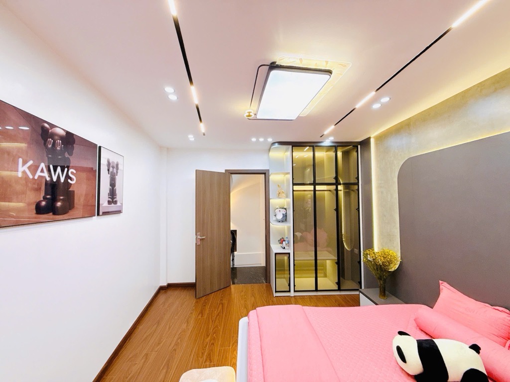 Bán nhà Trần Thái Tông, Cầu Giấy, Ngõ nông, Gần oto, 2 thoáng, 38m2, Chỉ nhỉnh 8 tỷ