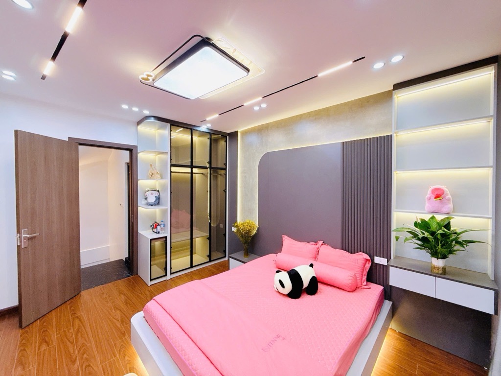 Bán nhà Trần Thái Tông, Cầu Giấy, Ngõ nông, Gần oto, 2 thoáng, 38m2, Chỉ nhỉnh 8 tỷ
