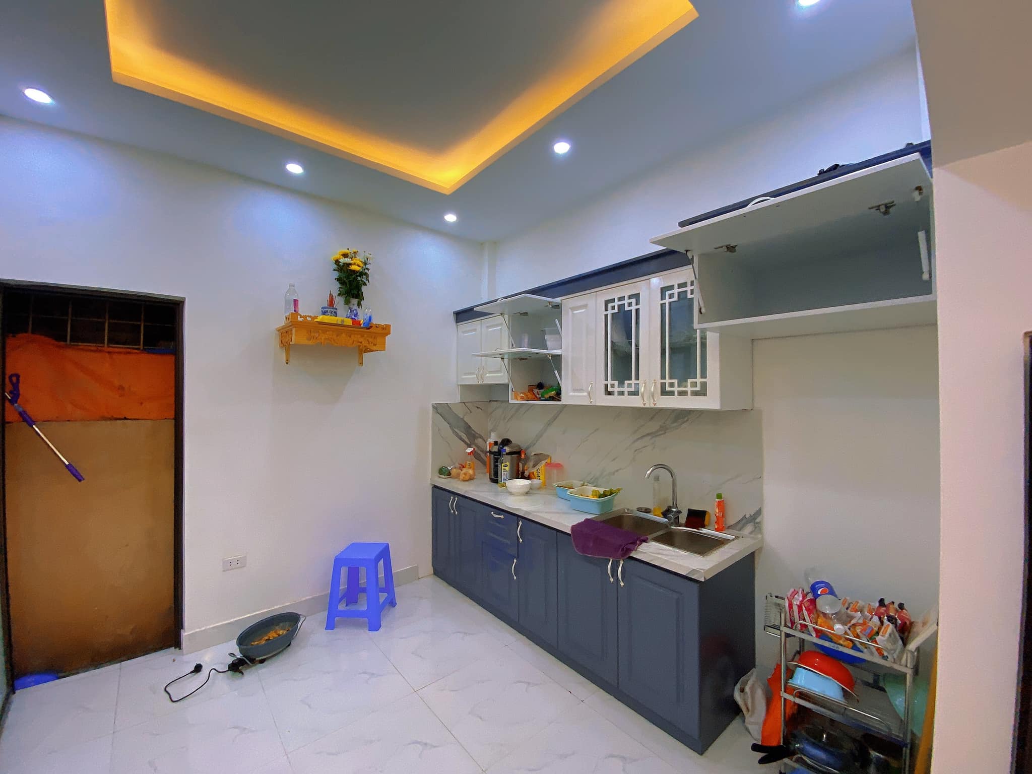 Bán nhà Dịch Vọng, Cầu Giấy, Ngõ thông, 2 thoáng, 3 bước ra oto, 40m2, Chỉ nhỉnh 8 tỷ