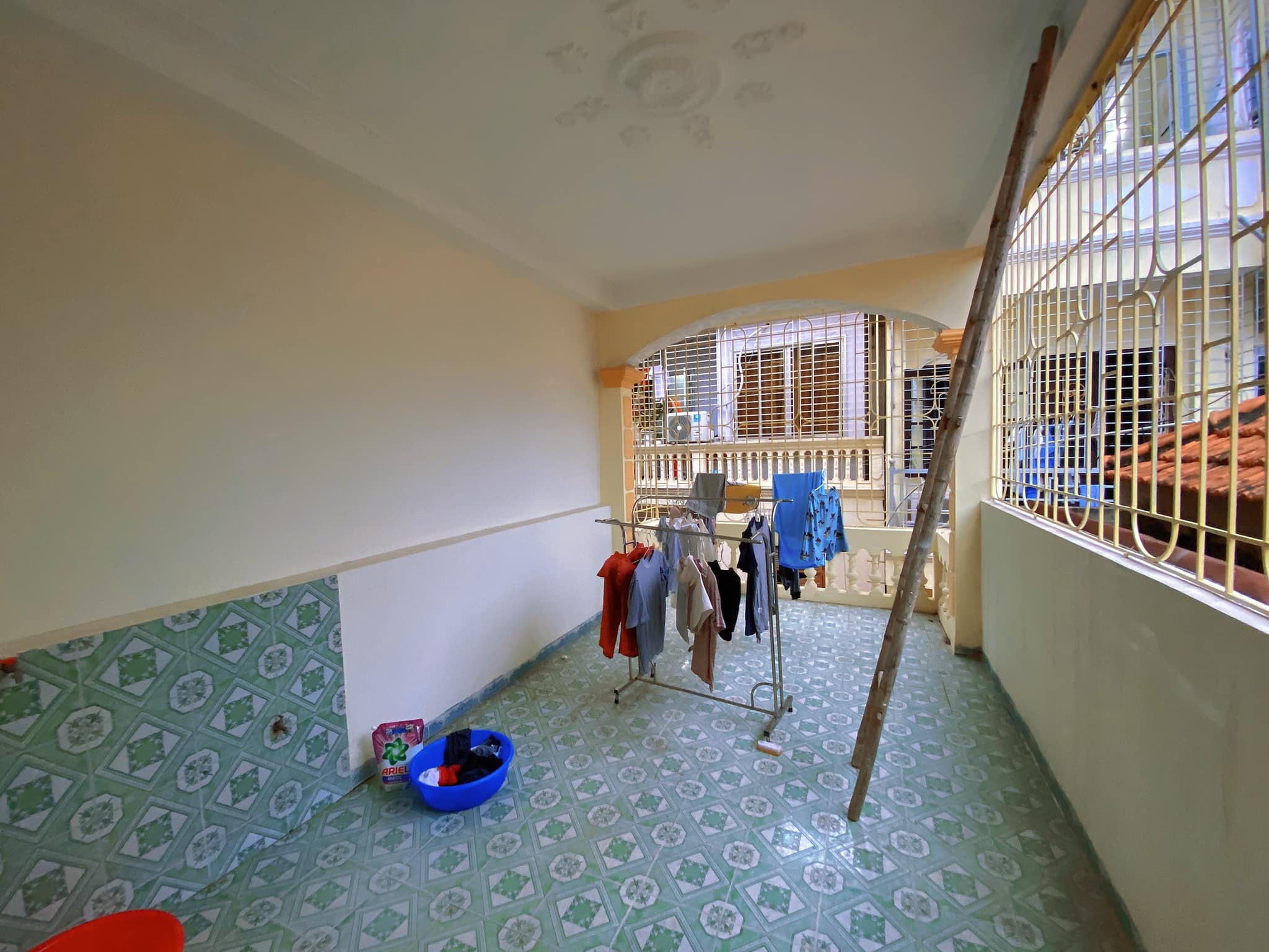 Bán nhà Dịch Vọng, Cầu Giấy, Ngõ thông, 2 thoáng, 3 bước ra oto, 40m2, Chỉ nhỉnh 8 tỷ