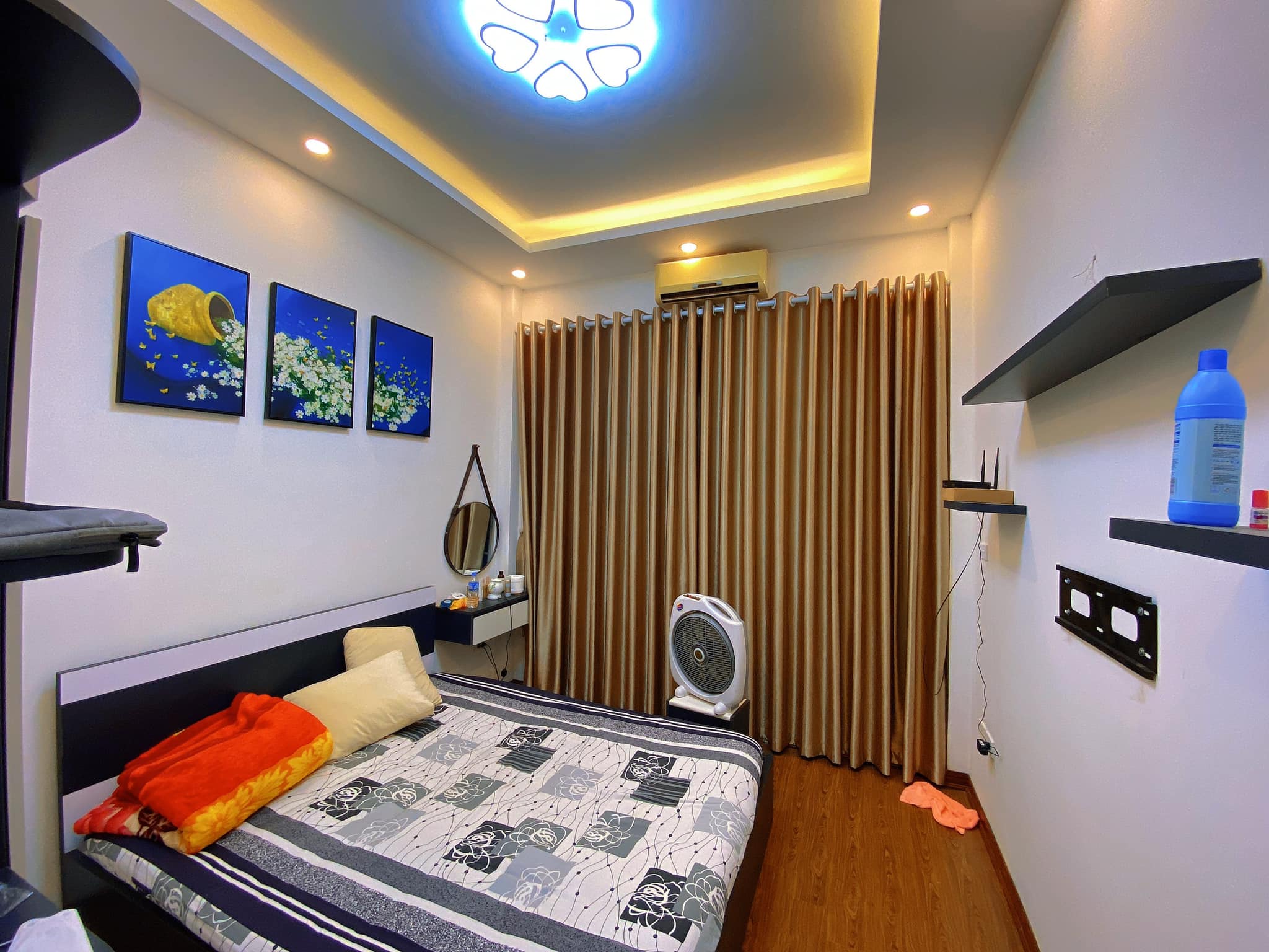 Bán nhà Dịch Vọng, Cầu Giấy, Ngõ thông, 2 thoáng, 3 bước ra oto, 40m2, Chỉ nhỉnh 8 tỷ