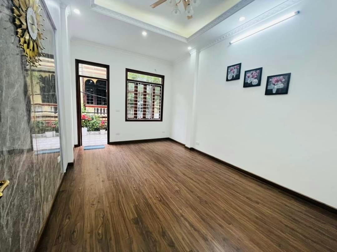 Bán nhà Xuân Thủy, Cầu Giấy, Ngõ thông, Thoáng trước sau, Gần oto, 37m2, 8 tỷ