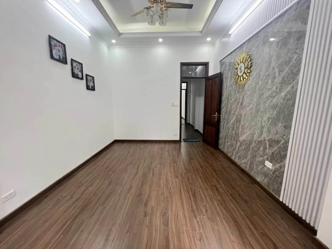 Bán nhà Xuân Thủy, Cầu Giấy, Ngõ thông, Thoáng trước sau, Gần oto, 37m2, 8 tỷ