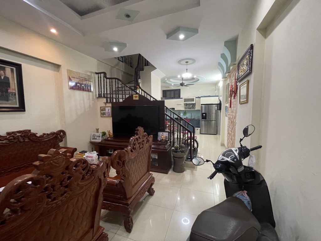 Bán nhà Phú Diễn, Oto đỗ cổng, Tiện ích đầy đủ, An ninh tốt, 53m2, Chỉ nhỉnh 9 tỷ