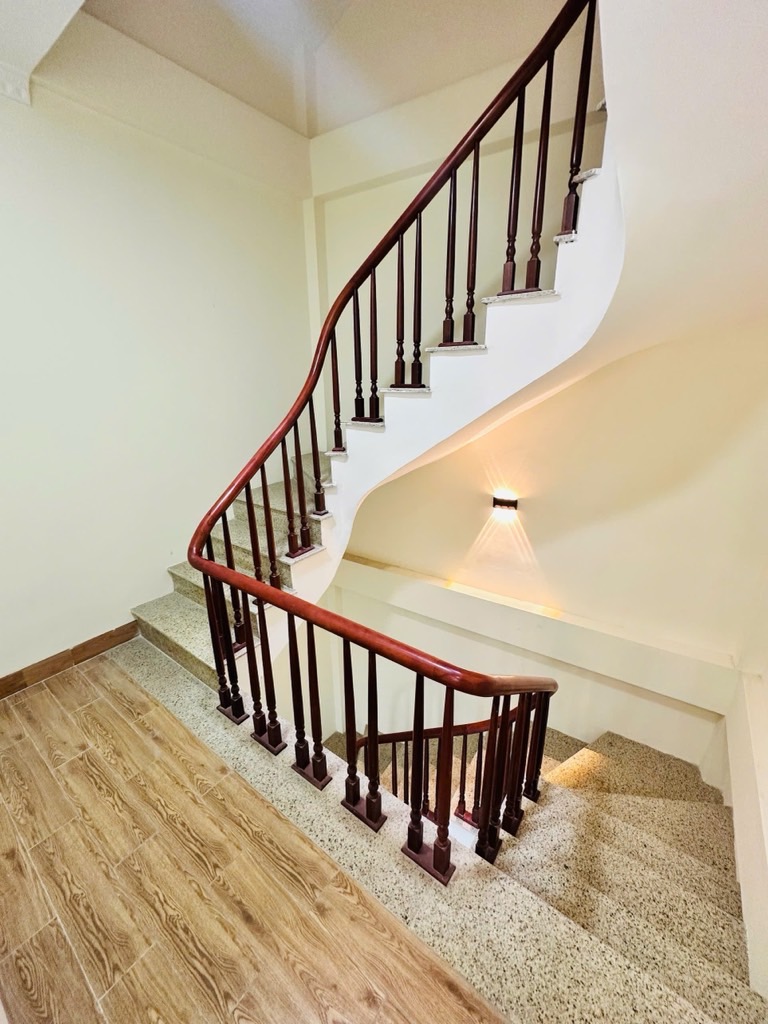 Bán nhà Hồ Tùng Mậu, Ngõ rộng thoáng, Gần phố, Nhà mới đẹp ở luôn, 36m2, Chỉ nhỉnh 8 tỷ