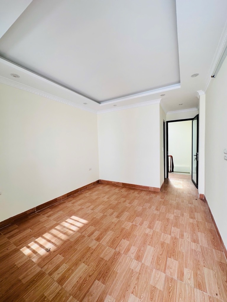 Bán nhà Hồ Tùng Mậu, Ngõ rộng thoáng, Gần phố, Nhà mới đẹp ở luôn, 36m2, Chỉ nhỉnh 8 tỷ
