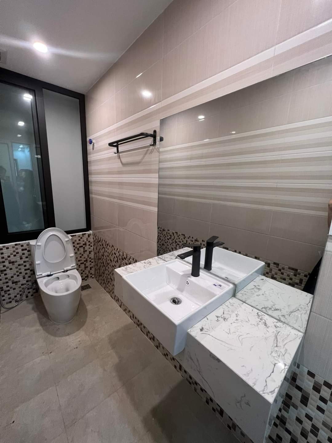 Bán nhà 6 tầng Xuân La, Võ Chí Công, 20m ra oto, Gần mặt phố, Thang máy, Full nội thất xịn, 40m2 chỉ nhỉnh 9 tỷ