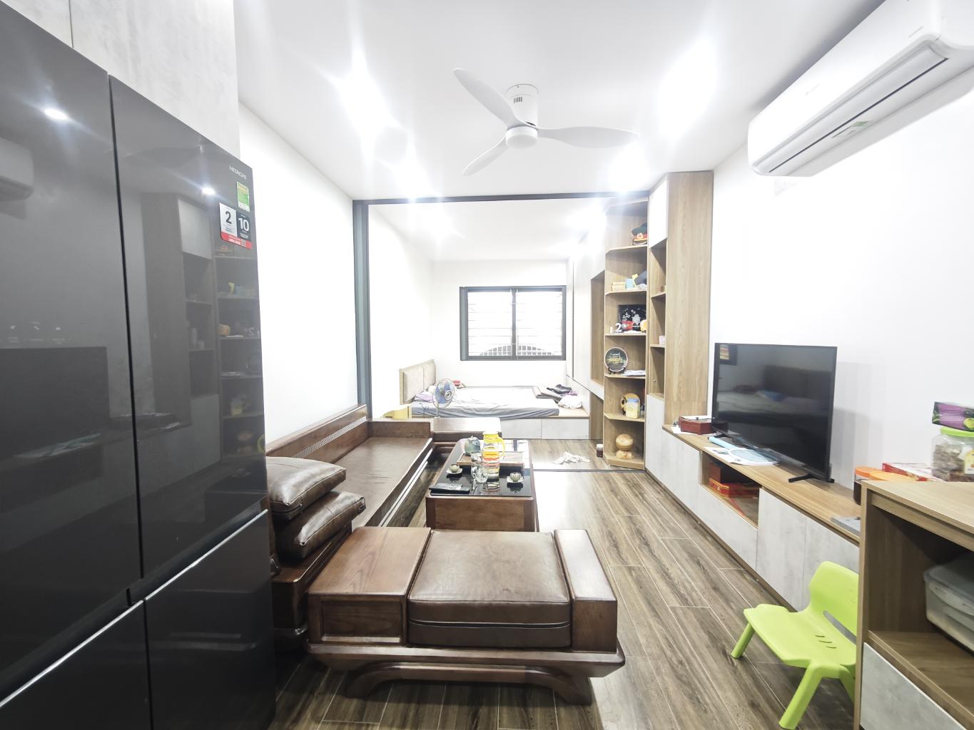 Bán nhà phố Trần Cung, Hoàng Quốc Việt, Phân lô, Oto vào nhà, Thang máy, Nội thất xịn, Kinh doanh, 52m2