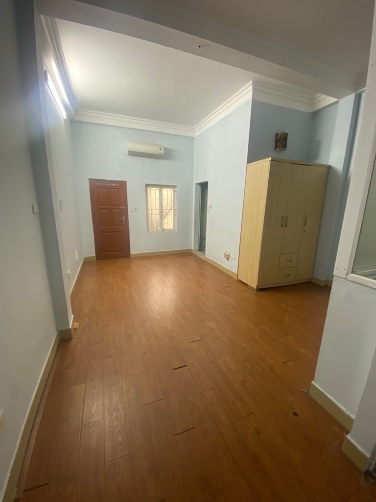 Bán nhà Kim Mã, Giang Văn Minh, Gần phố, An sinh tốt, Mặt tiền rộng, 33m2 chỉ nhỉnh 6 tỷ