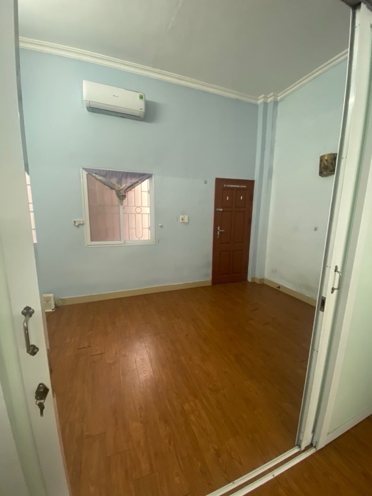 Bán nhà Kim Mã, Giang Văn Minh, Gần phố, An sinh tốt, Mặt tiền rộng, 33m2 chỉ nhỉnh 6 tỷ