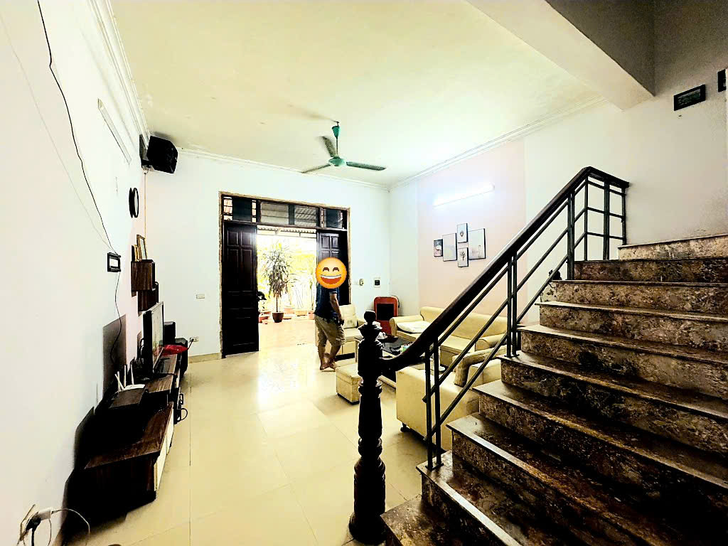 Bán đất tặng nhà 3 tầng Bắc Từ Liêm, Diện tích rộng, Mặt tiền đẹp, Oto vào nhà, 2 thoáng, Nở hậu, Gía chỉ nhỉnh 100tr/m2