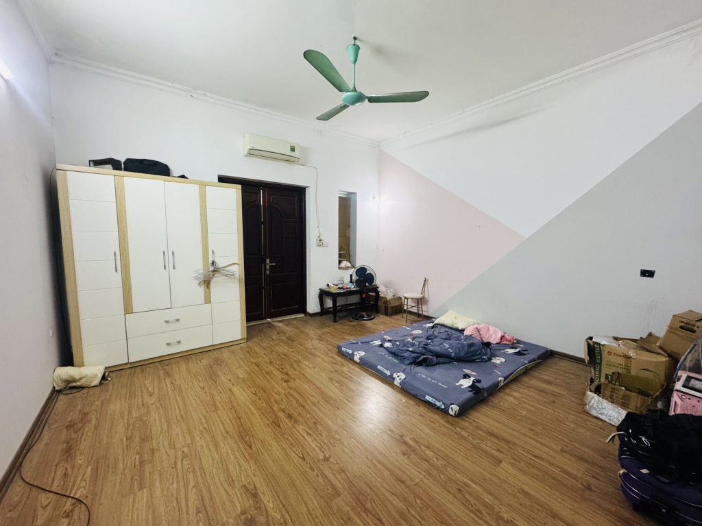 Bán đất tặng nhà 3 tầng Bắc Từ Liêm, Diện tích rộng, Mặt tiền đẹp, Oto vào nhà, 2 thoáng, Nở hậu, Gía chỉ nhỉnh 100tr/m2