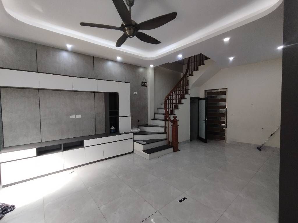 Nhà Đẹp 5 Tầng Cầu Diễn, 3 Bước Ra Ô Tô, An Sinh Tuyệt Đỉnh, Không Gian Sống Tuyệt Vời Cho Gia Đình Trẻ!