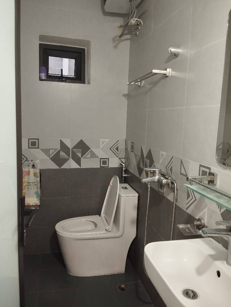 Nhà Đẹp 5 Tầng Cầu Diễn, 3 Bước Ra Ô Tô, An Sinh Tuyệt Đỉnh, Không Gian Sống Tuyệt Vời Cho Gia Đình Trẻ!