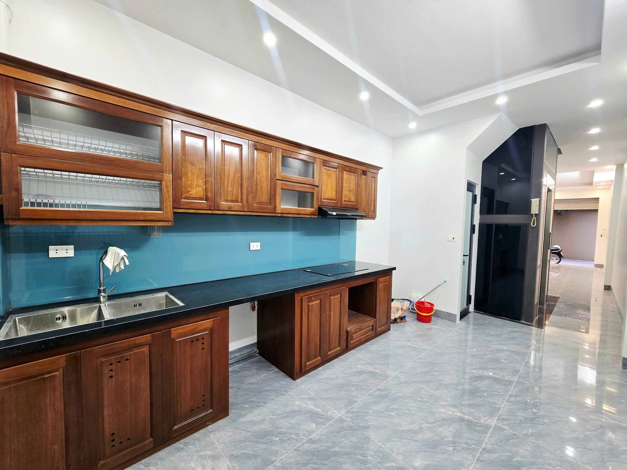 Siêu Phẩm Lạc Long Quân, Nhà Đẹp Lung Linh, Lexus Đỗ Cửa, 3 Bước Ra Phố, Thang Máy Xịn, Full Nội Thất, Chỉ Việc Ở Ngay!