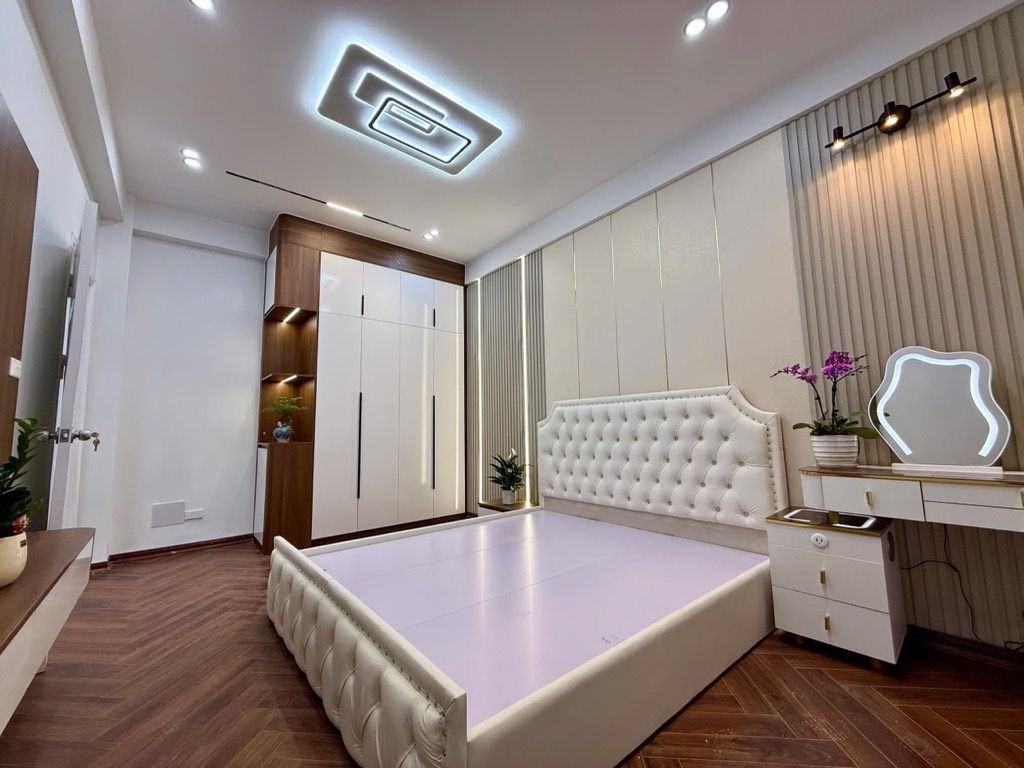 Hiếm nhất Ba Đình, Căn hộ chung cư Đốc Ngữ siêu đẹp 98m2, 3 ngủ 2WC, Dân trí cao, An ninh tốt, Tặng full nội thất xịn, Ở ngay