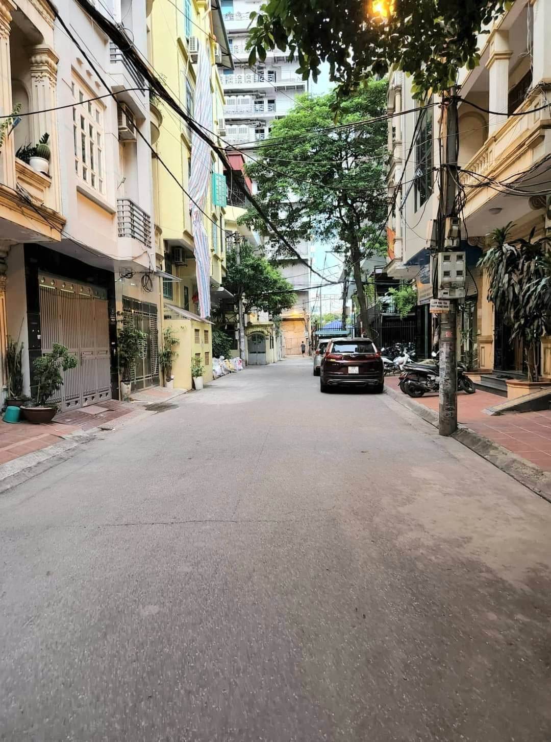 Nhà đẹp phân lô, Trần Quốc Hoàn, Cầu Giấy, Oto tránh, 30m ra phố, Ở hoặc cho thuê, 50m2 chỉ 2x tỷ