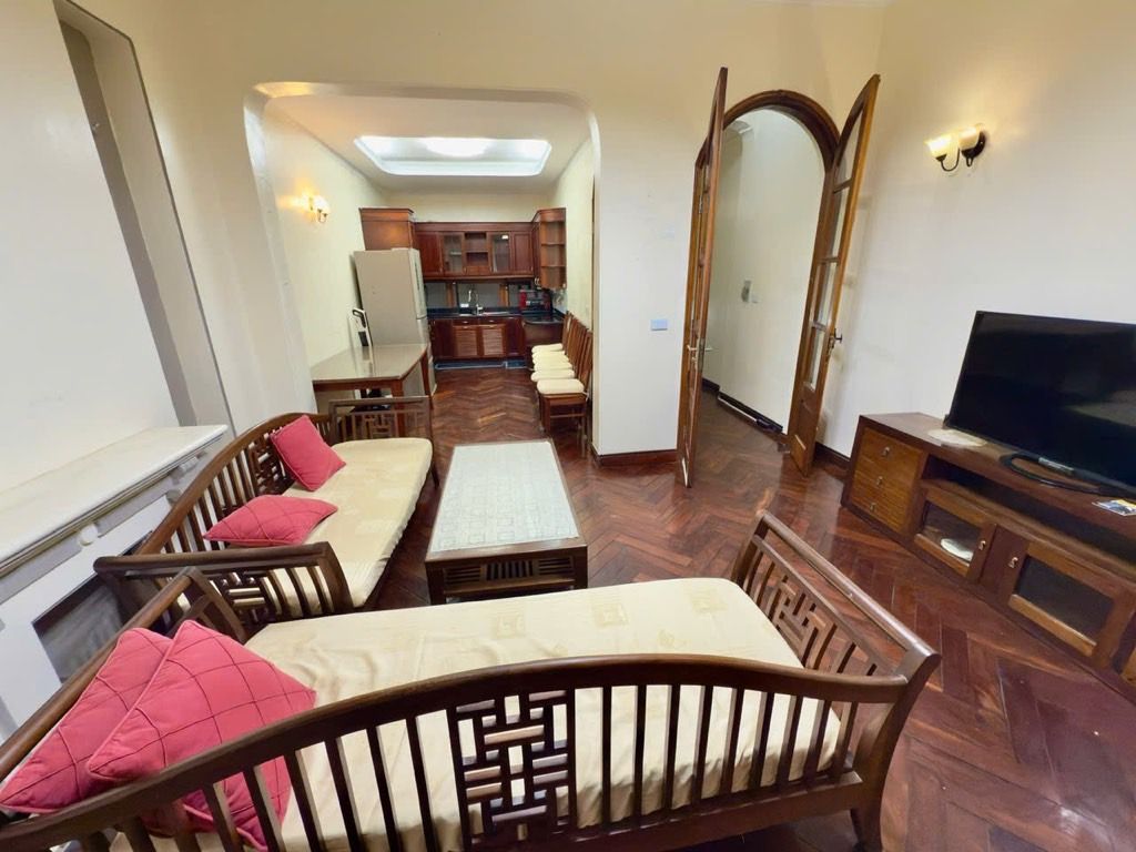 Nhà đẹp phân lô, Trần Quốc Hoàn, Cầu Giấy, Oto tránh, 30m ra phố, Ở hoặc cho thuê, 50m2 chỉ 2x tỷ