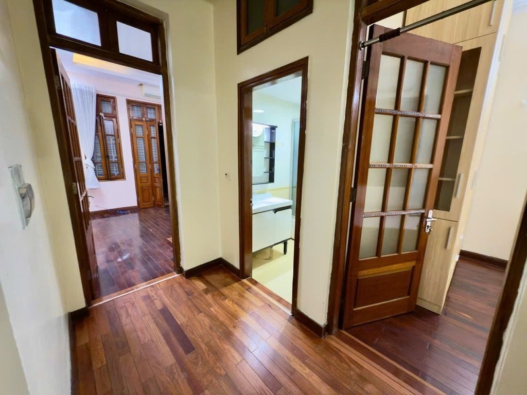 Nhà đẹp phân lô, Trần Quốc Hoàn, Cầu Giấy, Oto tránh, 30m ra phố, Ở hoặc cho thuê, 50m2 chỉ 2x tỷ