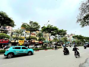 Bán nhà 45m2 phố Đào Tấn, Ba Đình, Gần phố, Ngõ thông, Full nội thất, Nhà đẹp ở luôn