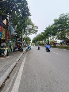 Bán nhà Kim Mã, Giang Văn Minh, Gần phố, An sinh tốt, Mặt tiền rộng, 33m2 chỉ nhỉnh 6 tỷ