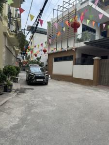 Bán đất tặng nhà 3 tầng Bắc Từ Liêm, Diện tích rộng, Mặt tiền đẹp, Oto vào nhà, 2 thoáng, Nở hậu, Gía chỉ nhỉnh 100tr/m2