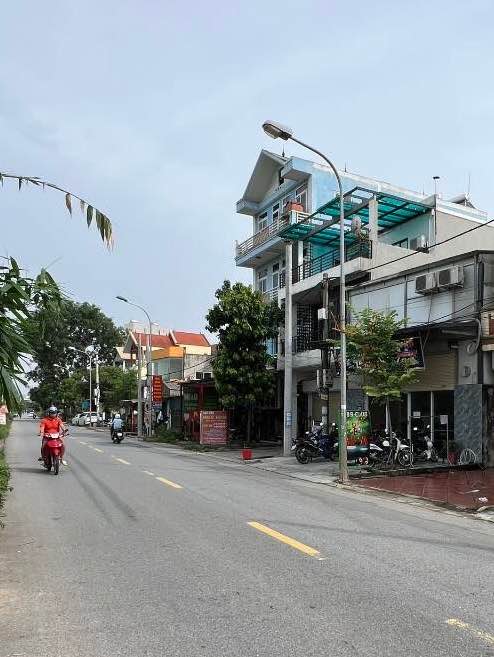 MÊ LINH - BÁN ĐẤT TẶNG NHÀ 3 TẦNG - TRỤC KINH DOANH