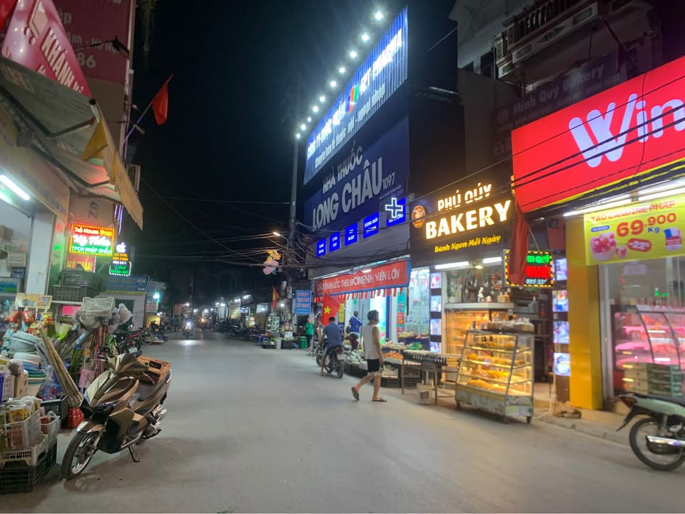 MÊ LINH - BÁN ĐẤT TẶNG NHÀ 3 TẦNG - TRỤC KINH DOANH