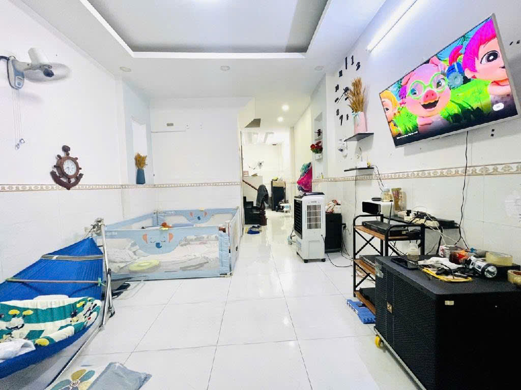 Bán nhà riêng tại Dương Quảng Hàm, 9,5 tỷ, 74 m2, 3PN + 3WC, giá tốt