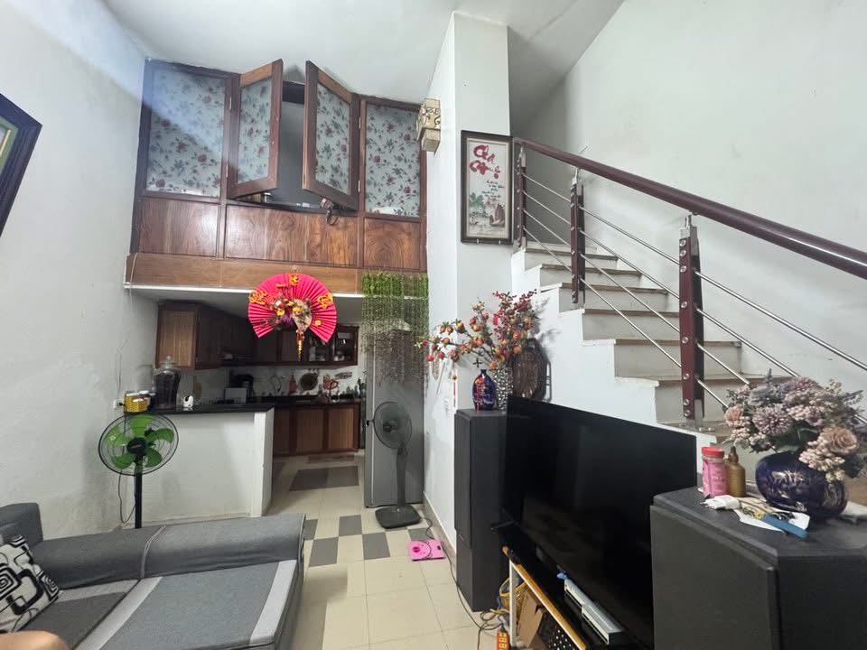 Cần bán gấp nhà dân xây Ngọc Thuỵ- 60M- 7.X Tỷ