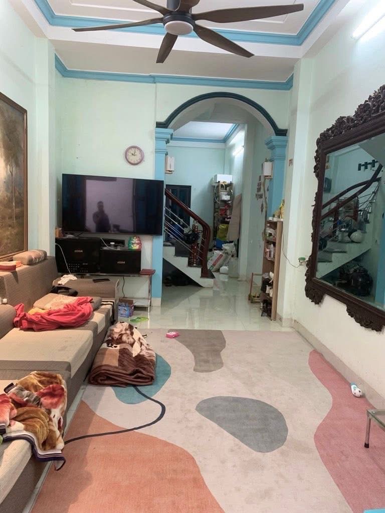 Nhà dân xây Ngọc Thuỵ- Ô tô đỗ cổng ngày đêm- 6.X Tỷ