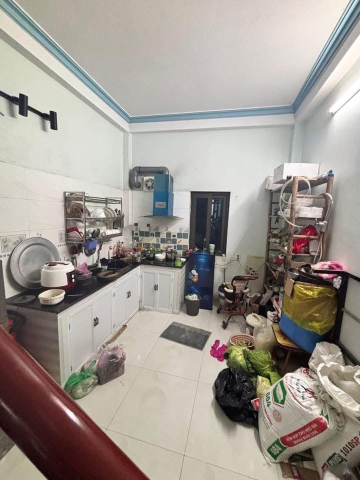 Nhà dân xây Ngọc Thuỵ- Ô tô đỗ cổng ngày đêm- 6.X Tỷ