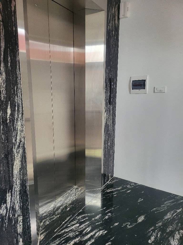 Nhà lô góc Ngọc Thuỵ- Ô tô ngủ trong nhà- 1X tỷ