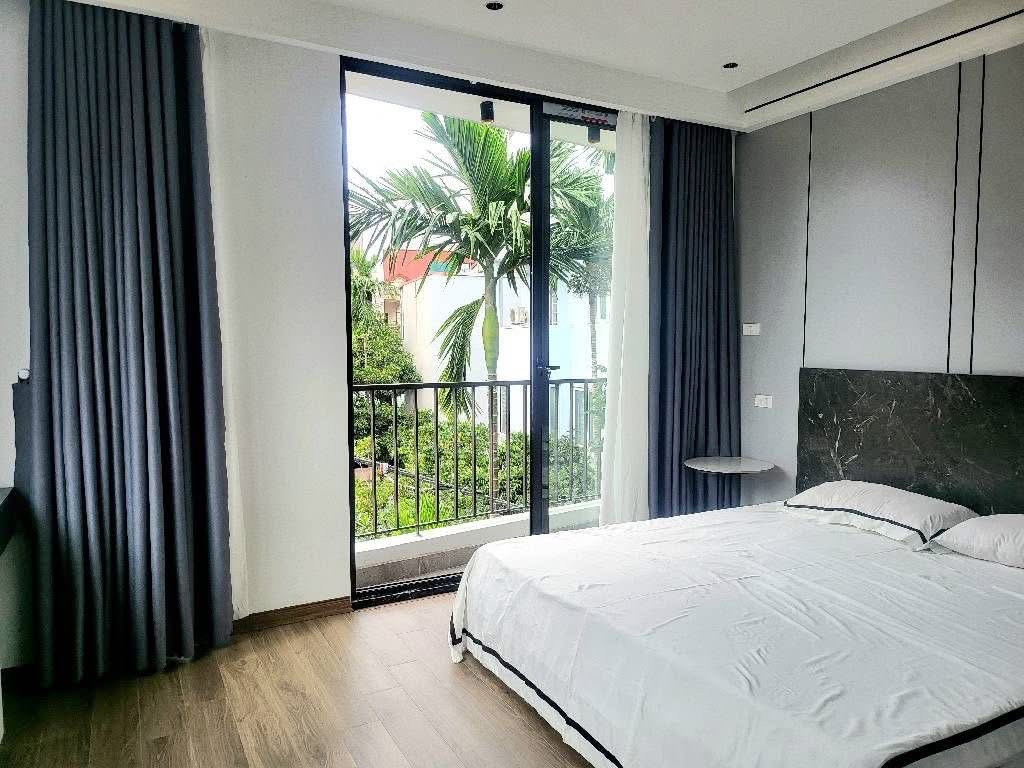 Nhà lô góc Ngọc Thuỵ- Ô tô ngủ trong nhà- 1X tỷ