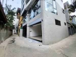 Nhà lô góc Ngọc Thuỵ- Ô tô ngủ trong nhà- 1X tỷ