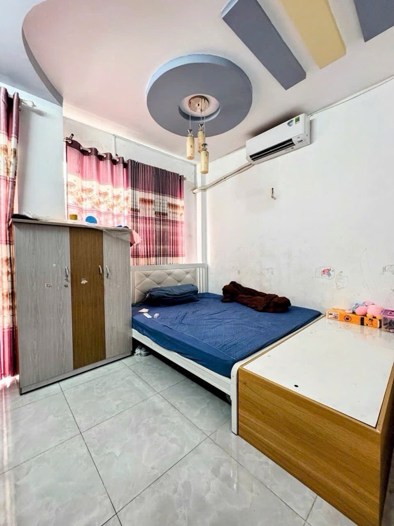 Nhà phố 3 tầng , 40m2 ,Ngay Mã Lò , gần Bệnh Viện, Trường học, Siêu Thị !! Đầy đủ tiện nghi , giá chỉ 4 Tỷ